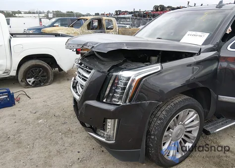 2016 Cadillac Escalade Platinum z USA, uszkodzony, nr VIN 1GYS4DKJ9GR107901